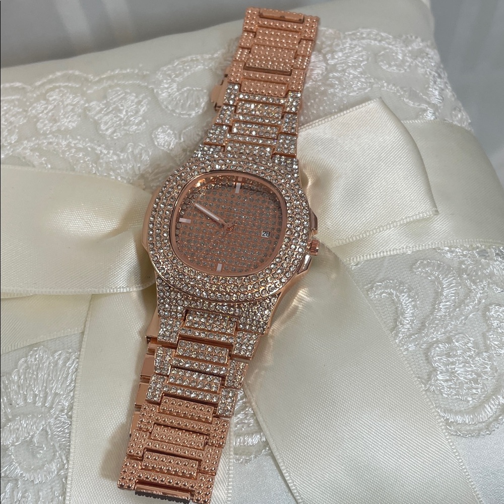 Rose Gold Crystal Pavé Bracelet Watch for Women battery operated and tracks date